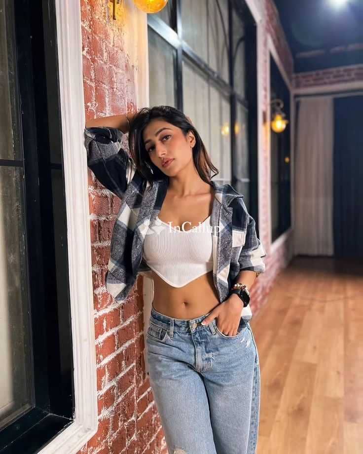 with curvy figure and black eyes known for being unique available now trusted reliable service - Call Girls in Jaunpur