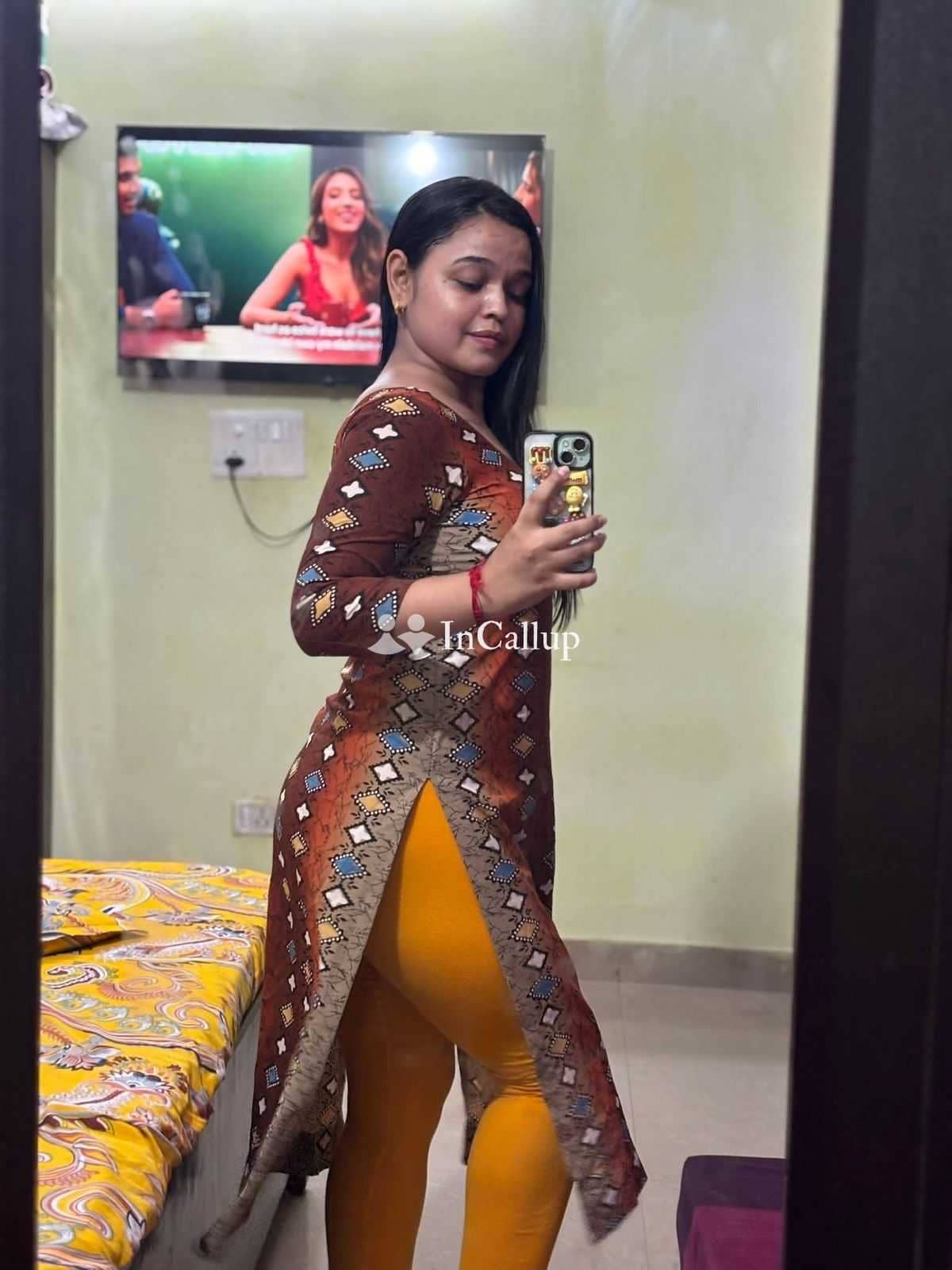 dreamy auburn eyes and brown hair mature full cash payment twenty one year old call girls close to jehanabad - Call Girls in Jehanabad