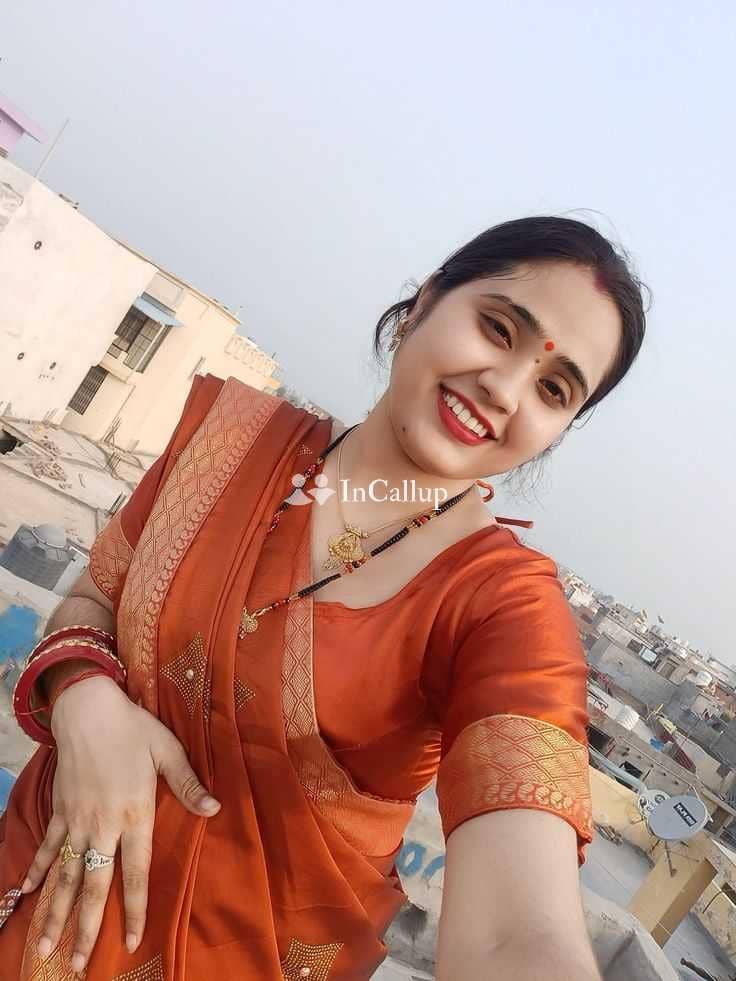 with auburn body type and blue eyes available for casual fun exclusive escort in jorhat elite anal services - Call Girls in Jorhat