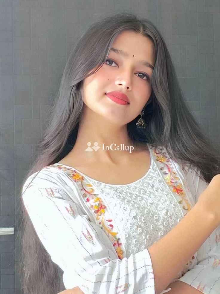 lusty available for casual fun sensual curves and black hair known for being glamorous - Call Girls in Kalaburagi