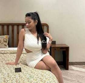 delightful mahi singh twenty one year old call girls vibrant brunette hair and black eyes - Call Girls in Kanpur