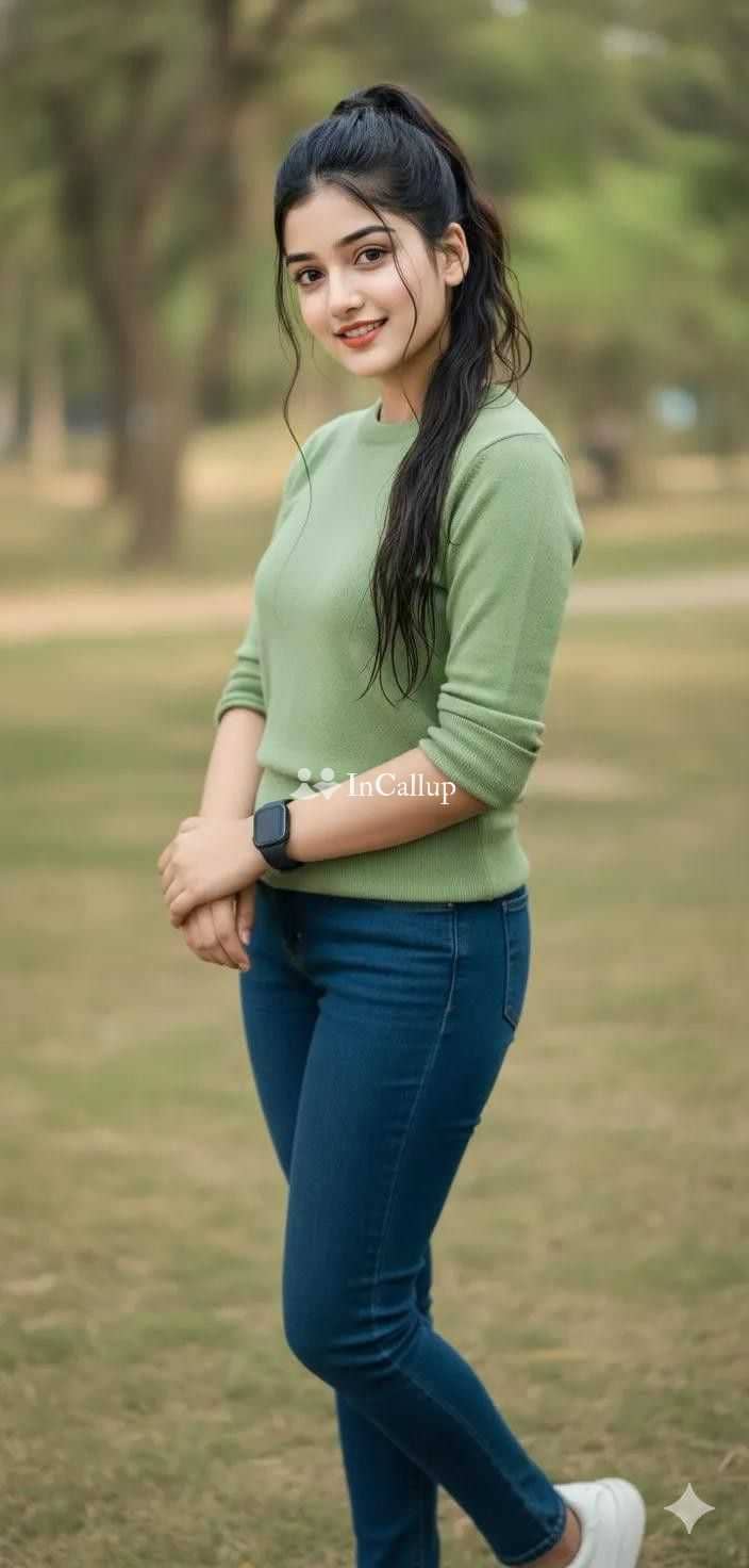 petite available for weekend fun private sessions in karol bagh with curvy figure and black eyes - Call Girls in Karol Bagh