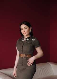 having black eyes and brown hair available for outcall find call me a nineteen year old call girls - Call Girls in Kasaragod