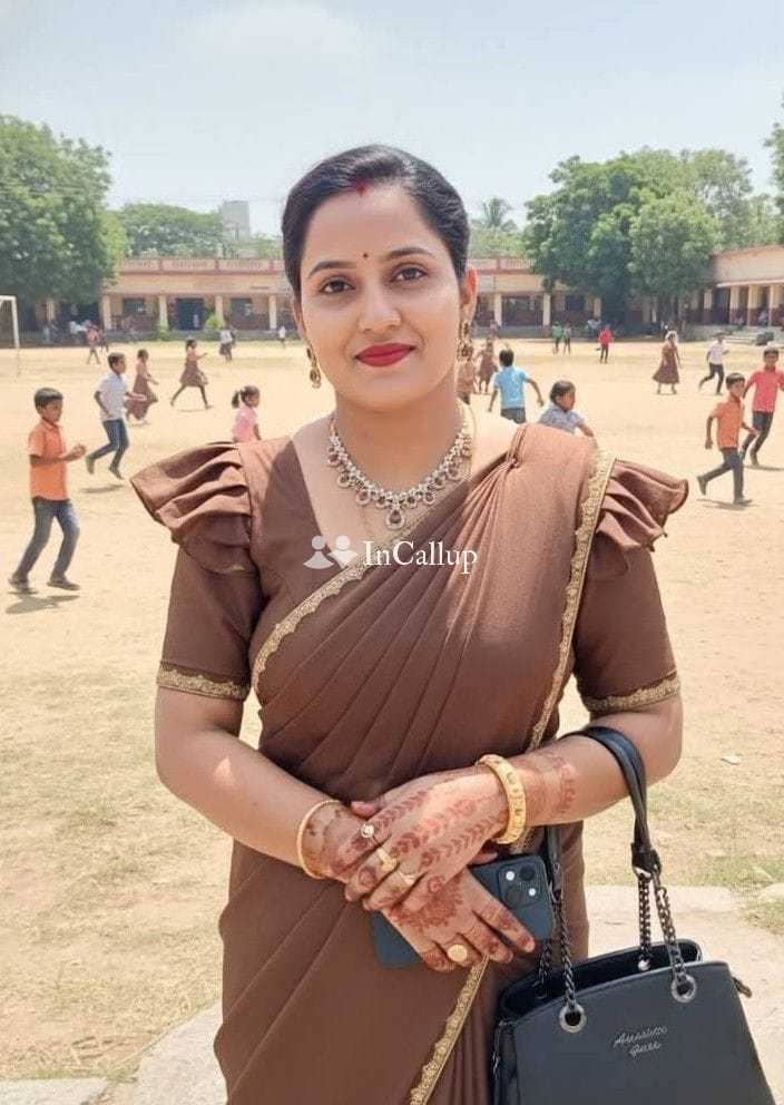 with curvy figure and black eyes available for advance booking known for being dedicated - Call Girls in Kharagpur