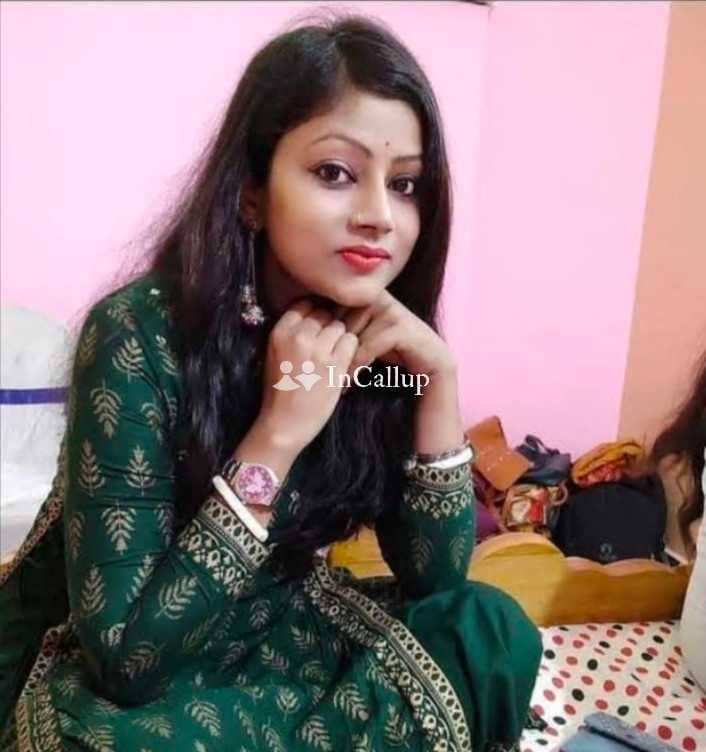 classy pooja patel low pric twenty year old call girls woman youthful brunette hair and hazel eyes glamorous - Call Girls in Khargone
