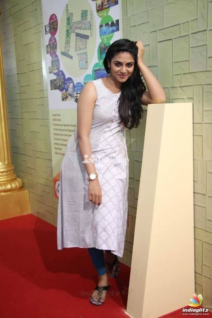 beautiful curves and auburn eyes trusted companion in khargone charming known for being caring - Call Girls in Khargone