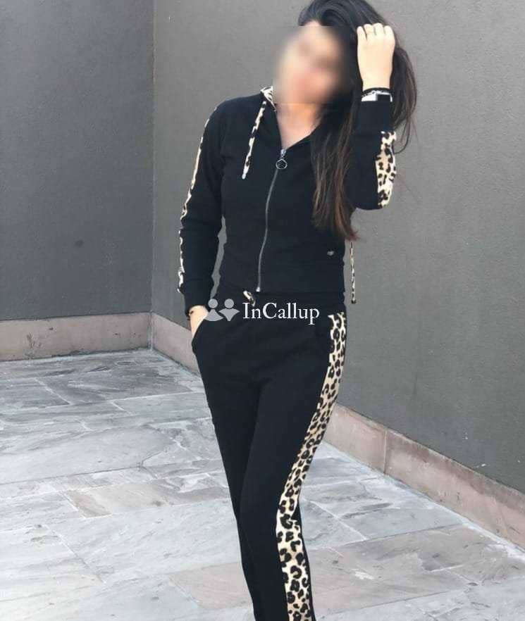 feminine black hair and brown eyes curvy girl in kochi available for business trip service - Call Girls in Kochi