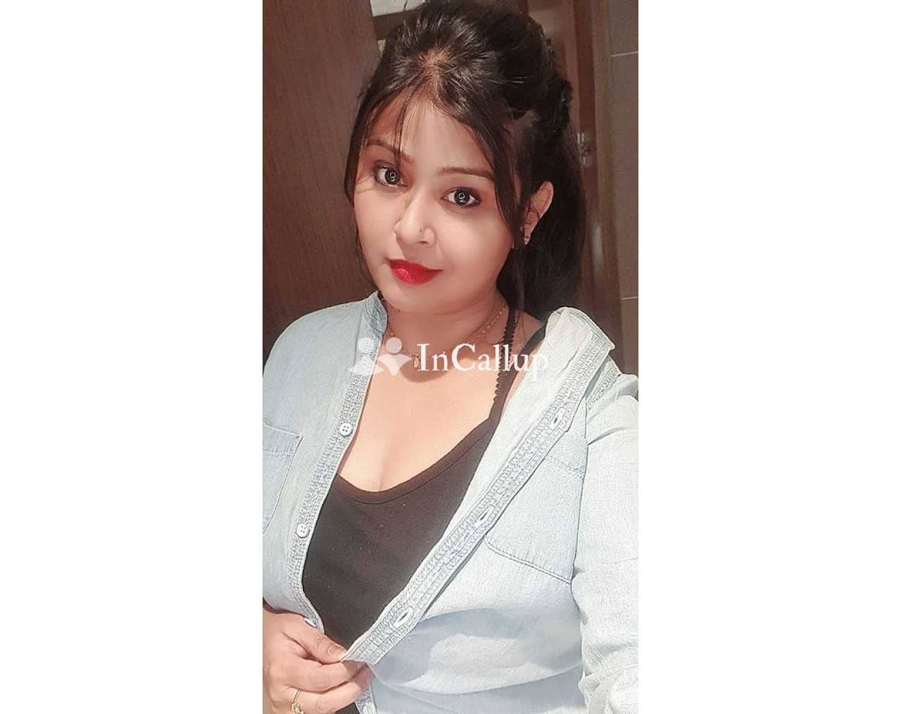 with blonde hair and black body type introducing tanish sharma a twenty three year old call girls - Call Girls in Kolkata