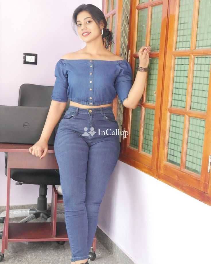 known for being confident desirable available for outcall with black hair and black body type - Call Girls in Kolkata