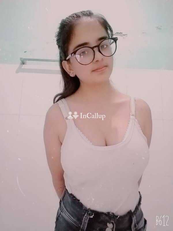 vibrant black hair and black eyes available for short notice available available now trusted reliable service - Call Girls in Kolkata