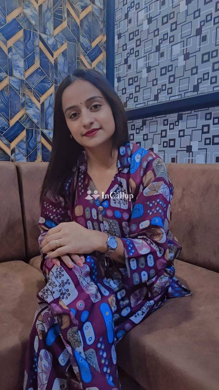 with busty body and black eyes seductive call me vip genwine twenty one year old call girls available - Call Girls in Latur