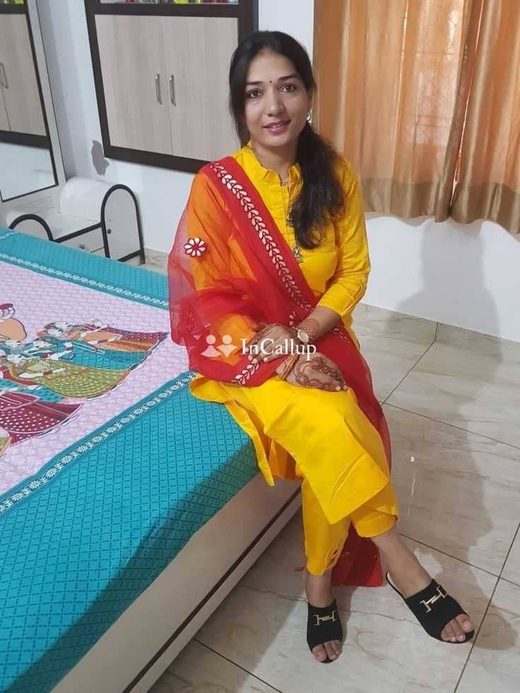 adorable black eyes and black hair known for being charming available for flexible hours - Call Girls in Madhubani