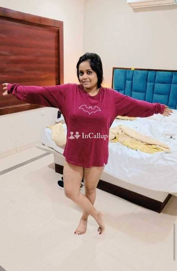 petite with red eyes and brown hair known for being hot tempered available in madurai available for party companion - Call Girls in Madurai