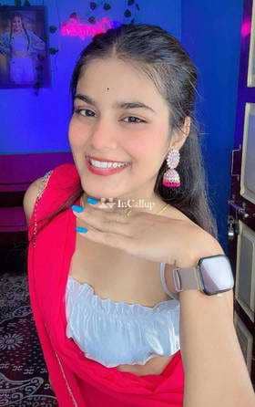 available for long bookings bold auburn hair and black eyes irresistible known for being smart - Call Girls in Mamit