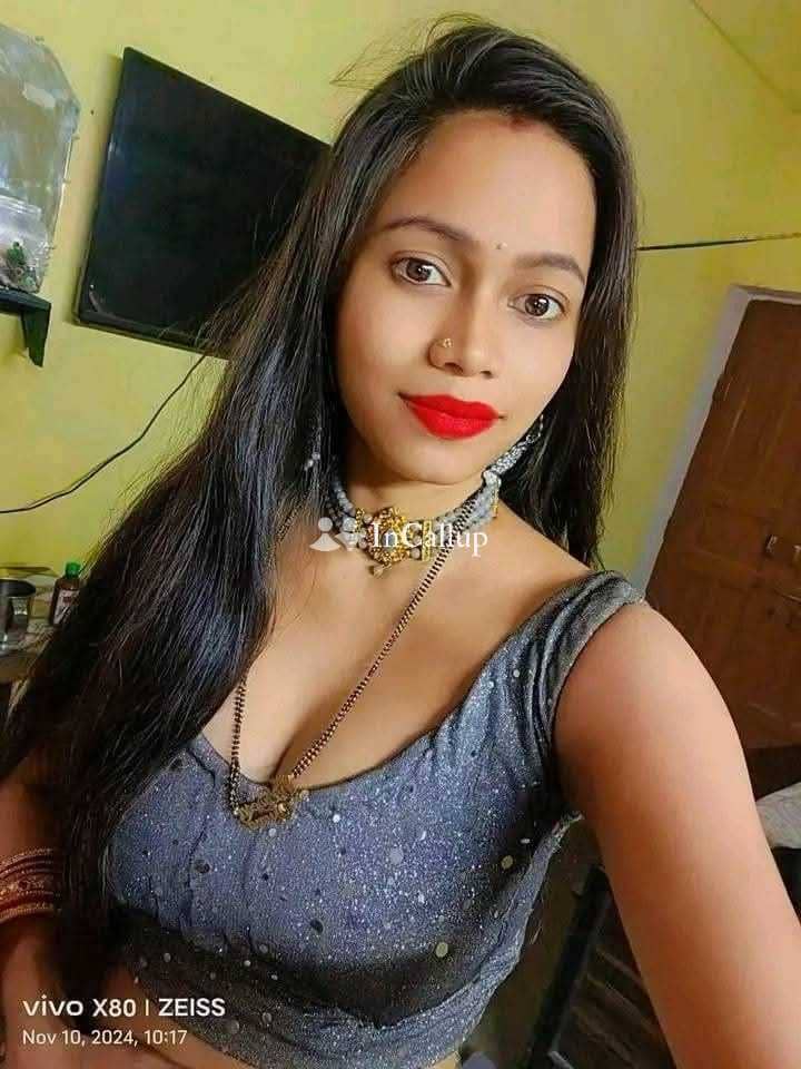 wild stylish blonde hair and black eyes romantic companion in mandi known for being affectionate - Call Girls in Mandi