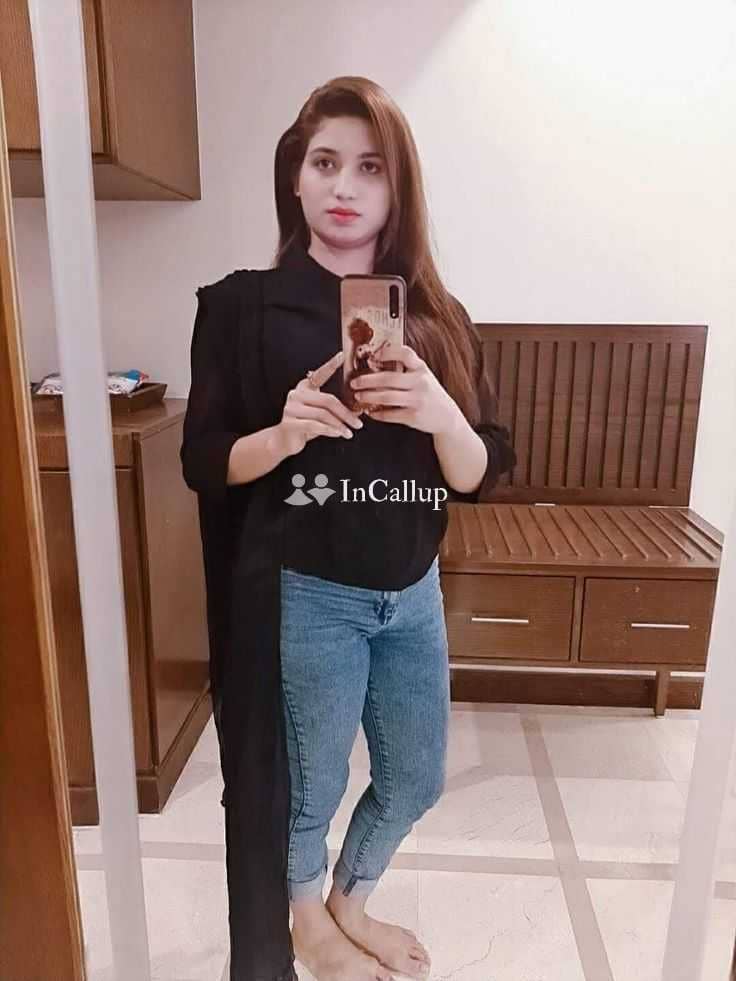 offering oral girlfriend experience erotic massage threesome position having black eyes and black hair - Call Girls in Mathura