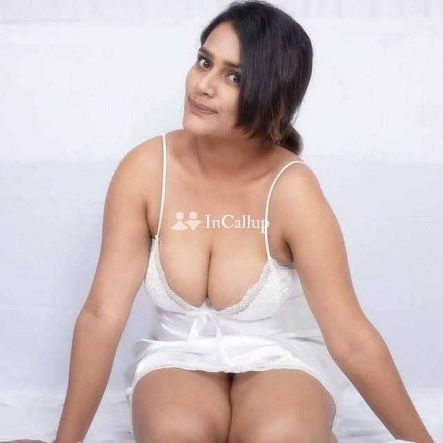 charming blonde eyes and brown hair trusted companion in mau star available now trusted reliable service - Call Girls in Mau