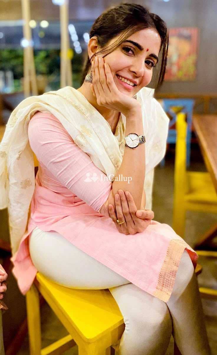 gorgeous smile and red hair this is only cash payment an elegant twenty year old call girls - Call Girls in Medinipur