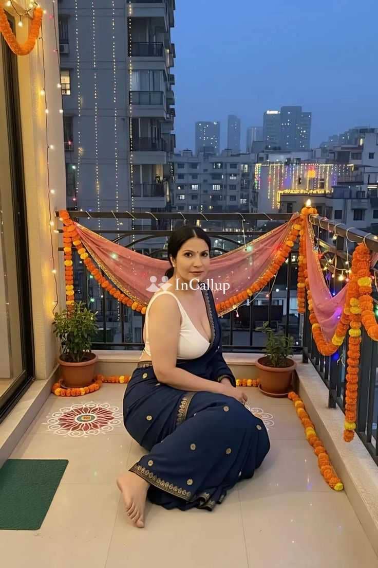 delicate black hair and brown eyes mature doggy style blowjob handjob companion known for being attractive flirty - Call Girls in Medinipur