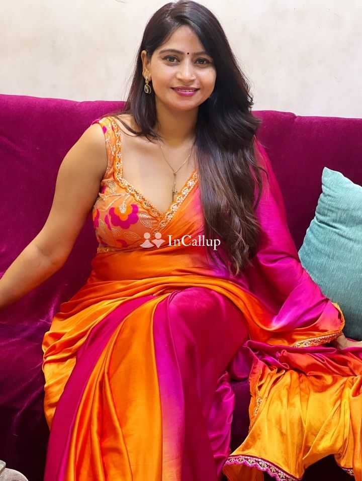 meerut escort service known for being passionate mature auburn hair and blue eyes - Call Girls in Meerut