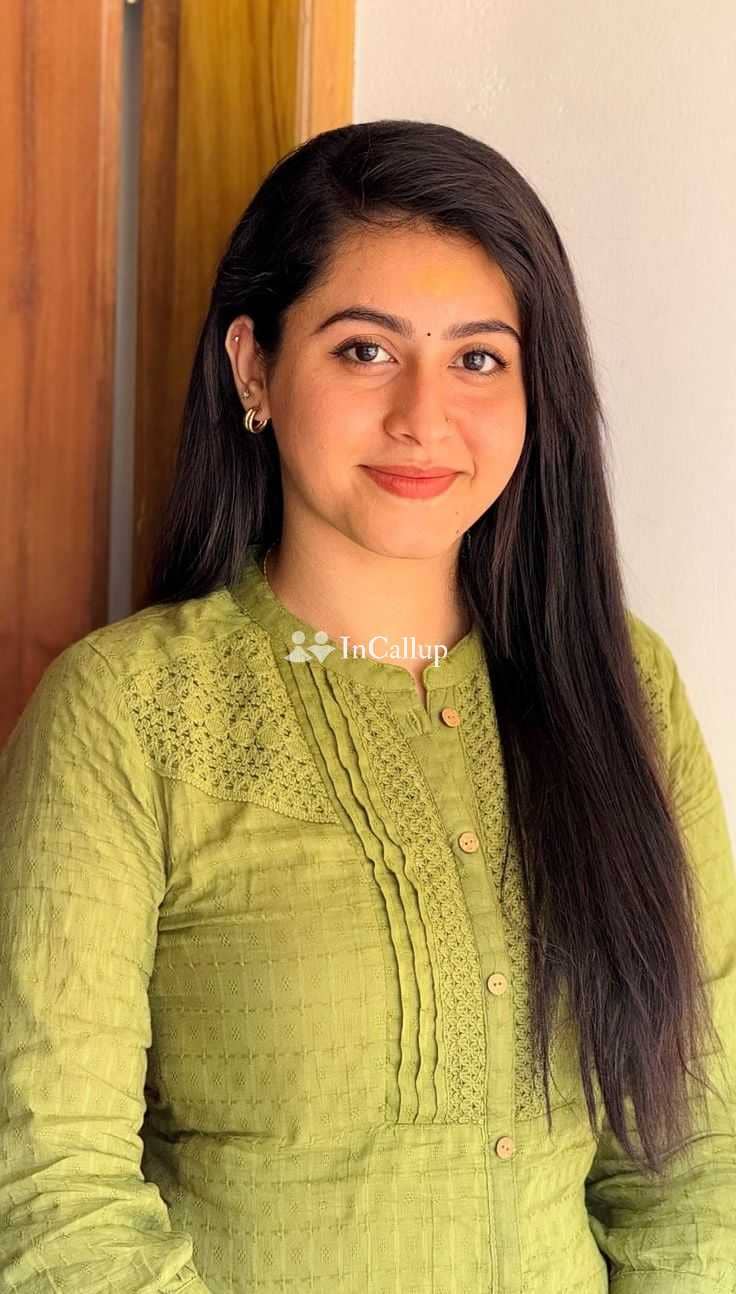 meet mansi jain a charming twenty three year old call girls cute black eyes and black hair - Call Girls in Mehsana