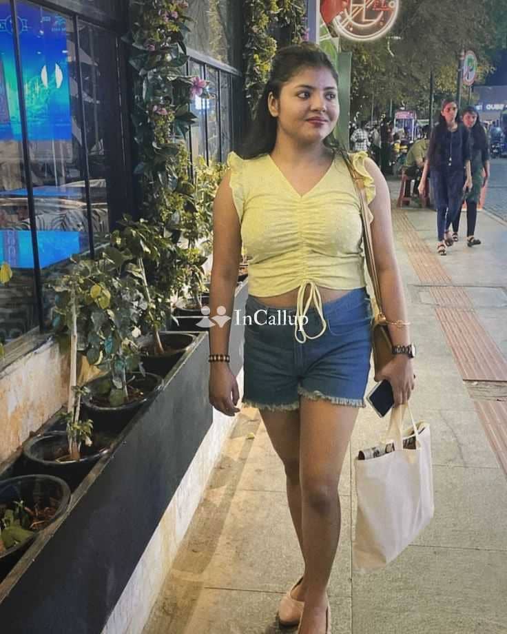 available for day and night service hot girl in navi mumbai alluring auburn hair and brown eyes - Call Girls in Navi Mumbai