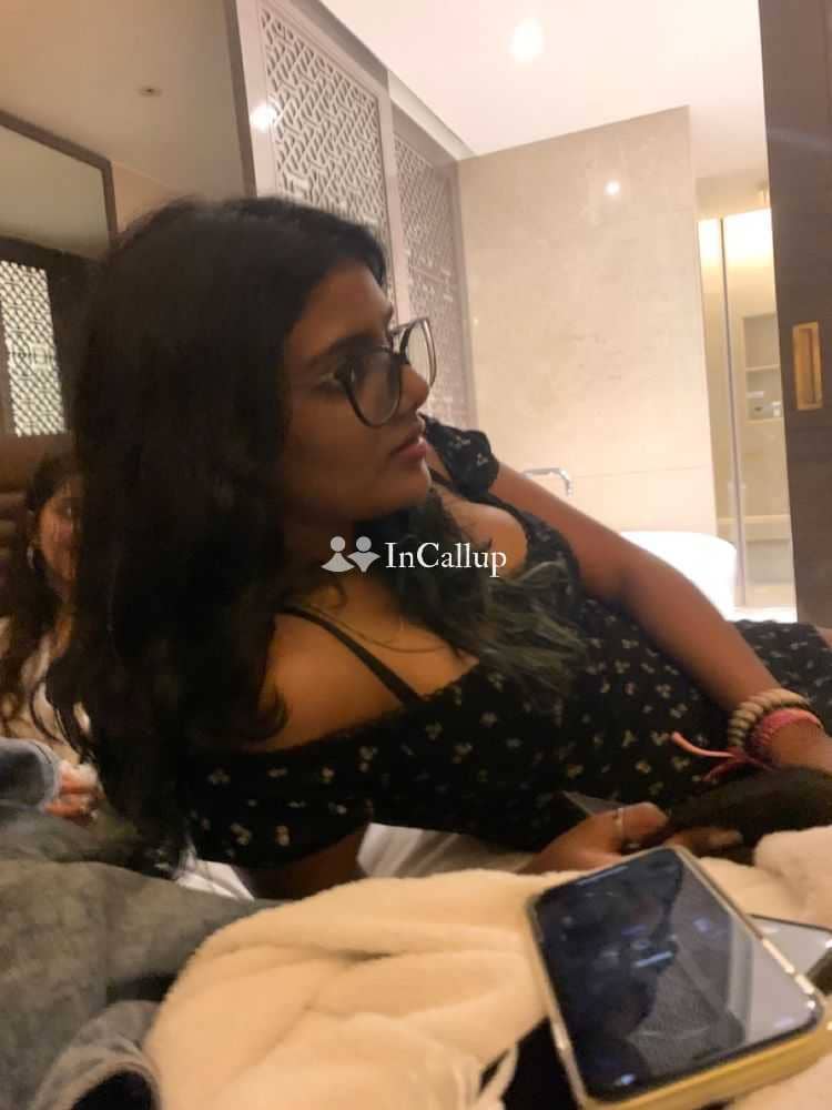 with black body type and brown eyes hot companion in noida known for being tempting - Call Girls in Noida