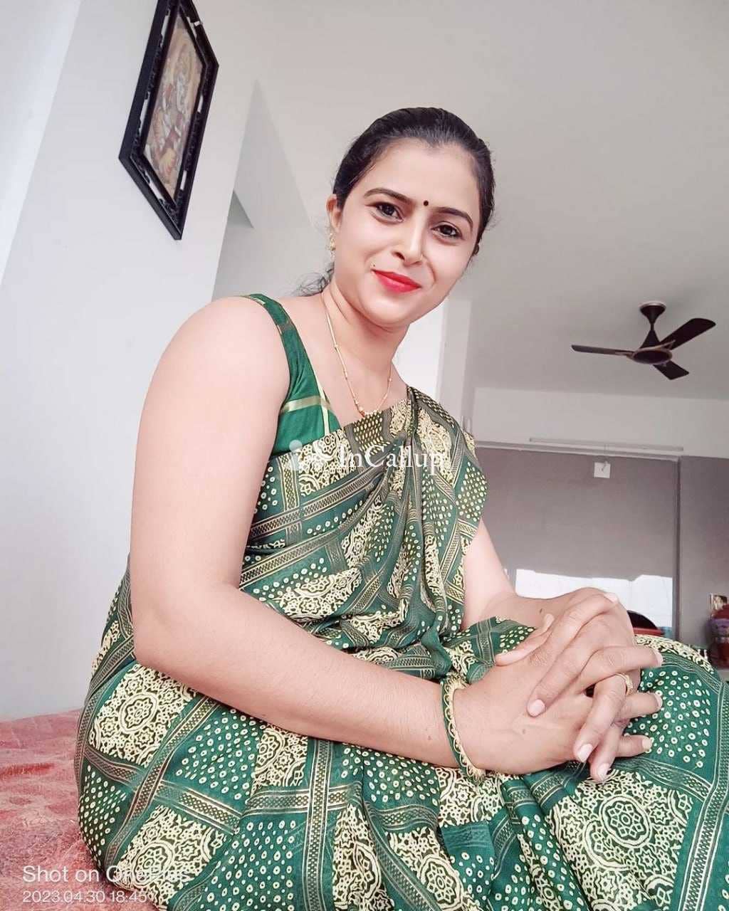 available for flexible hours elegant supriya a twenty nine year old call girls beauty - Call Girls in North Goa