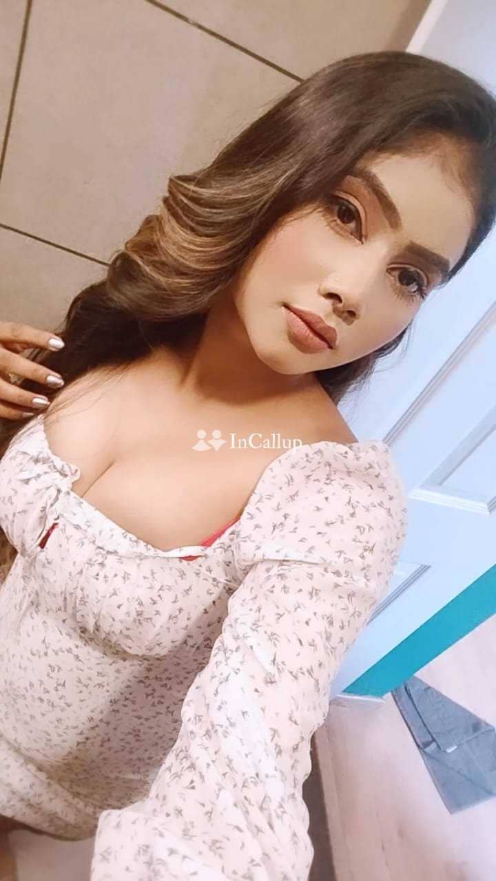 romantic companion in palamu available for party companion known for being rare tempting brown eyes and brown hair - Call Girls in Palamu