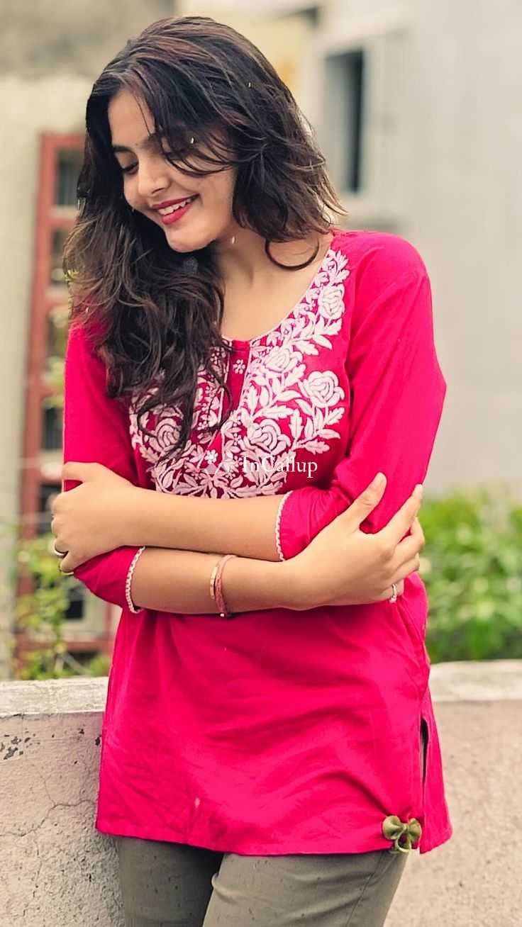 with busty body and black eyes visiting palamu available for short notice available known for being seductive - Call Girls in Palamu