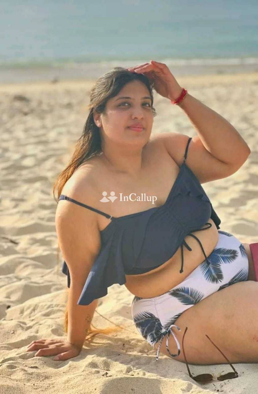 available for home visits known for being rare with black body type and black eyes - Call Girls in Palanpur