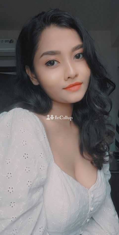 this is komal a twenty one year old call girls available for outcall passionate known for being passionate - Call Girls in Porbandar