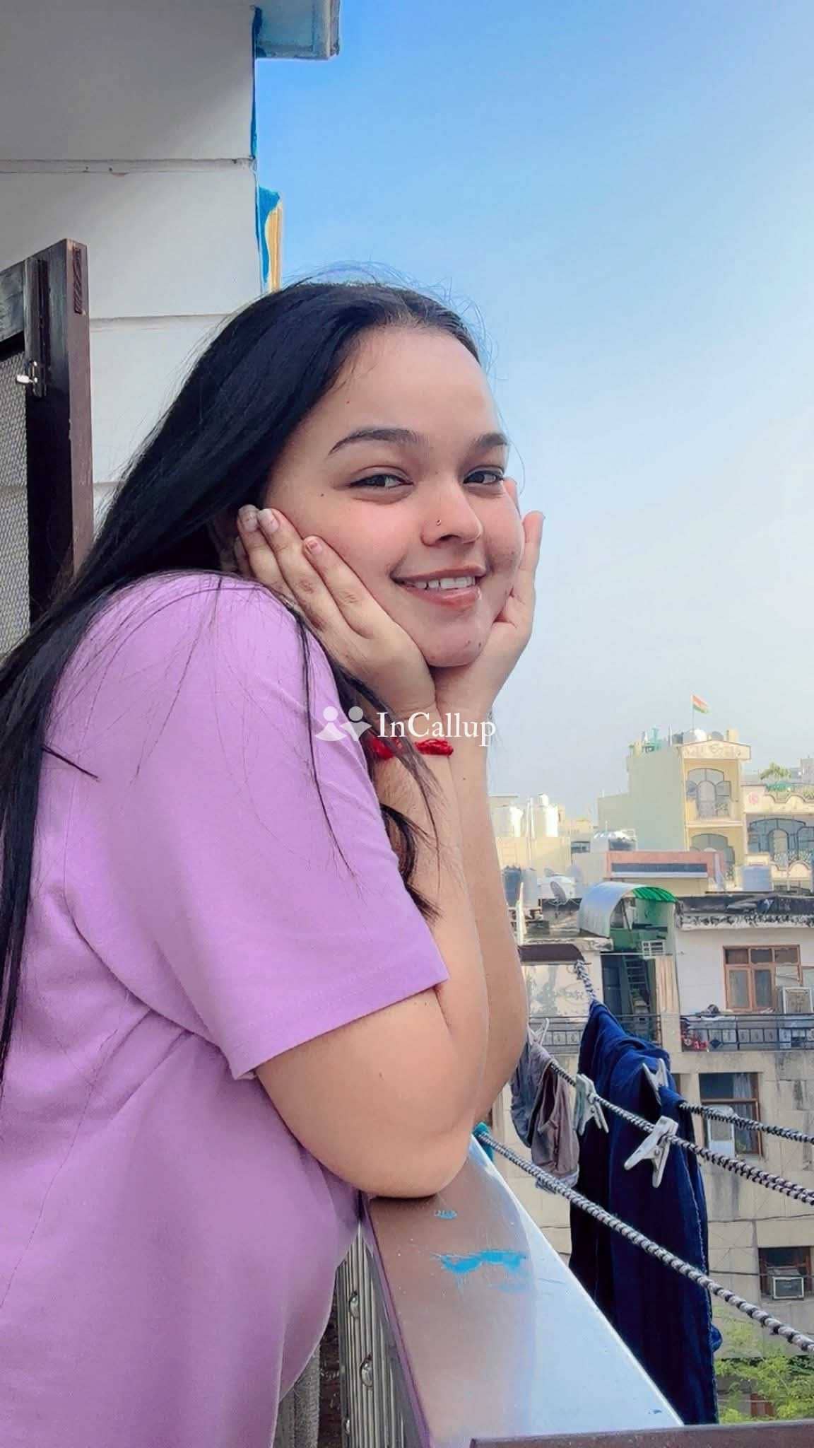 hot companion in pulwama known for being sexy available for incall flawless black eyes and black hair - Call Girls in Pulwama