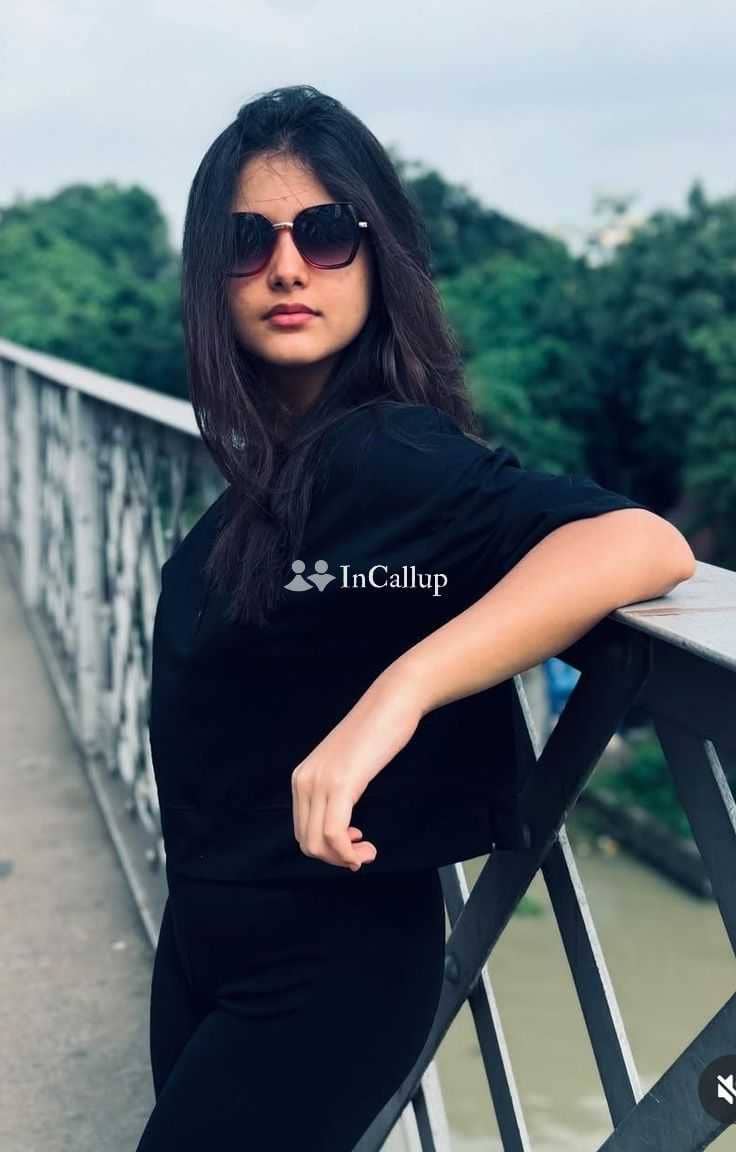 living in rajkot known for being magnetic model look with black eyes and brown hair voluptuous - Call Girls in Rajkot