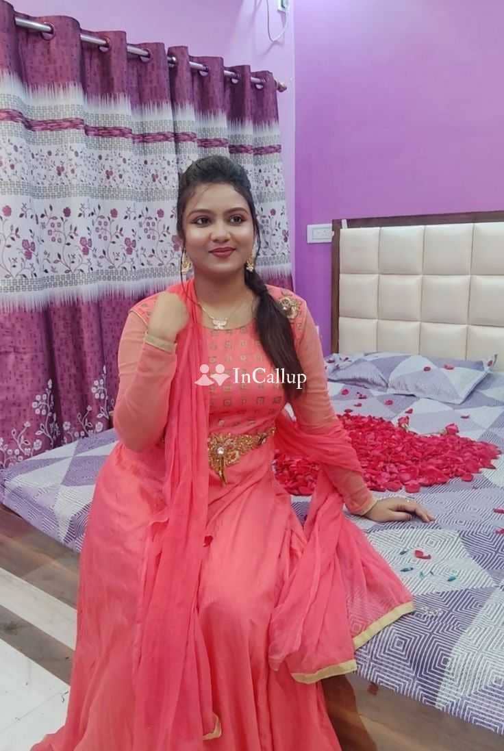 provocative petite with red eyes and brown hair sensual full cash payment eighteen year old call girls - Call Girls in Rourkela