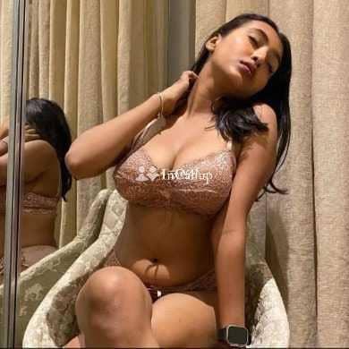 pretty black hair and black eyes known for being sweet available for available anytime - Call Girls in Seelampur