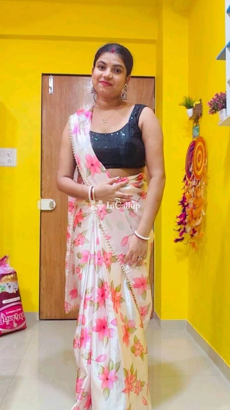 explore your wildest fantasies with roshani patel a seductive call girl from seelampur ready to please you - Call Girls in Seelampur
