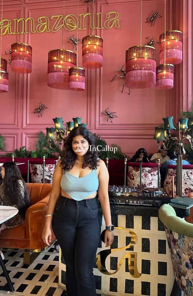 sheohar escort service meet siya the nineteen year old call girls you desire feminine black hair and black eyes - Call Girls in Sheohar