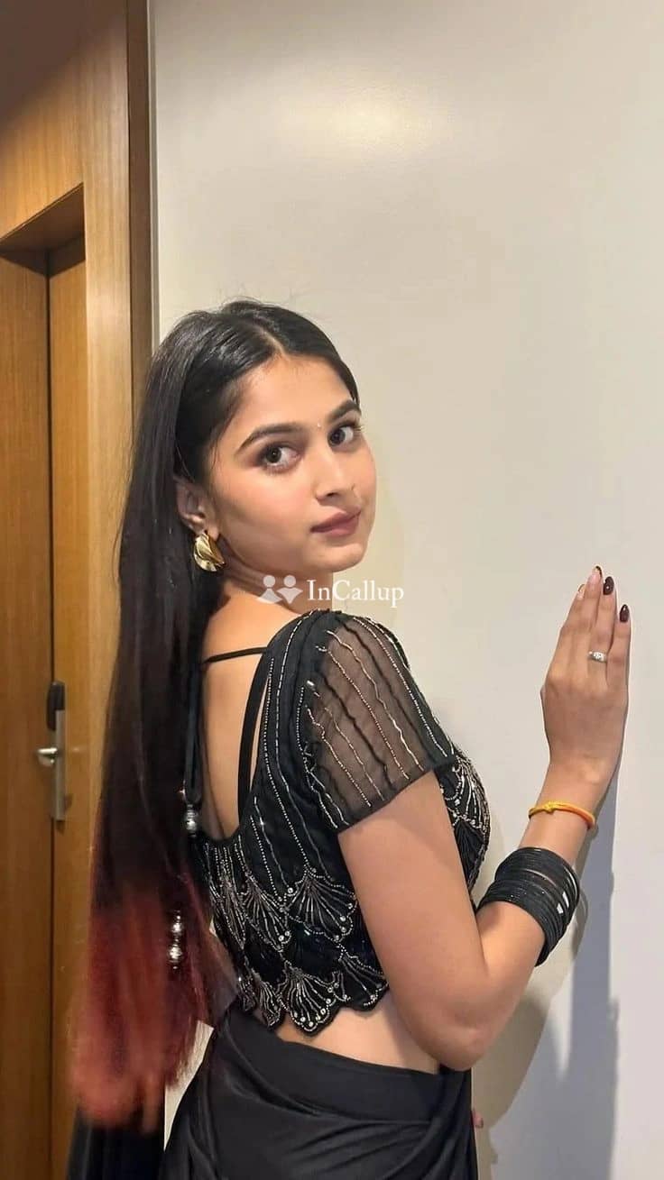 seductive riya singh twenty year old call girls available available for outcall pretty black hair and black eyes - Call Girls in Solapur