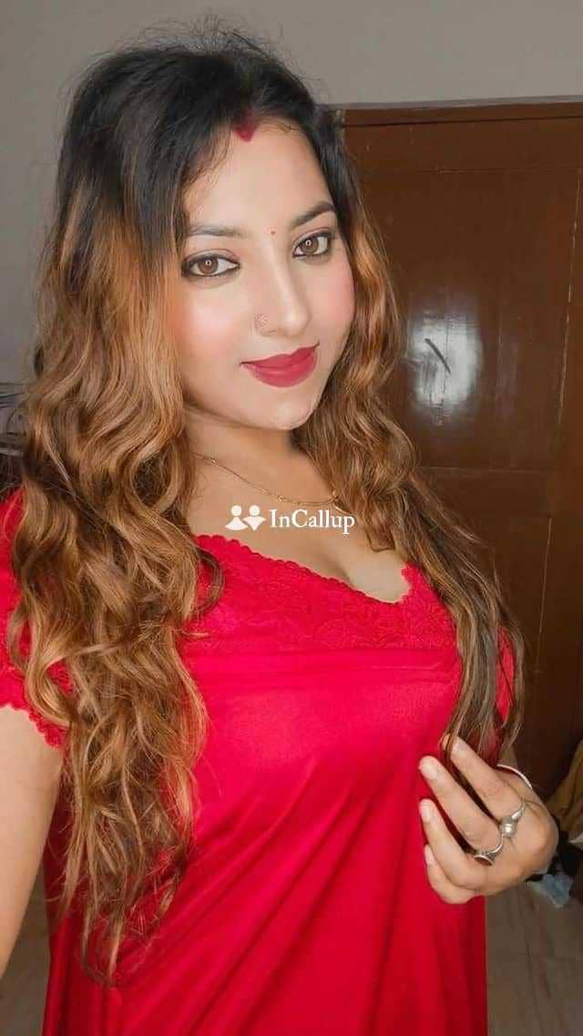 young vip girls full sleev twenty year old call girls beauty offering service in solapur known for being charming - Call Girls in Solapur