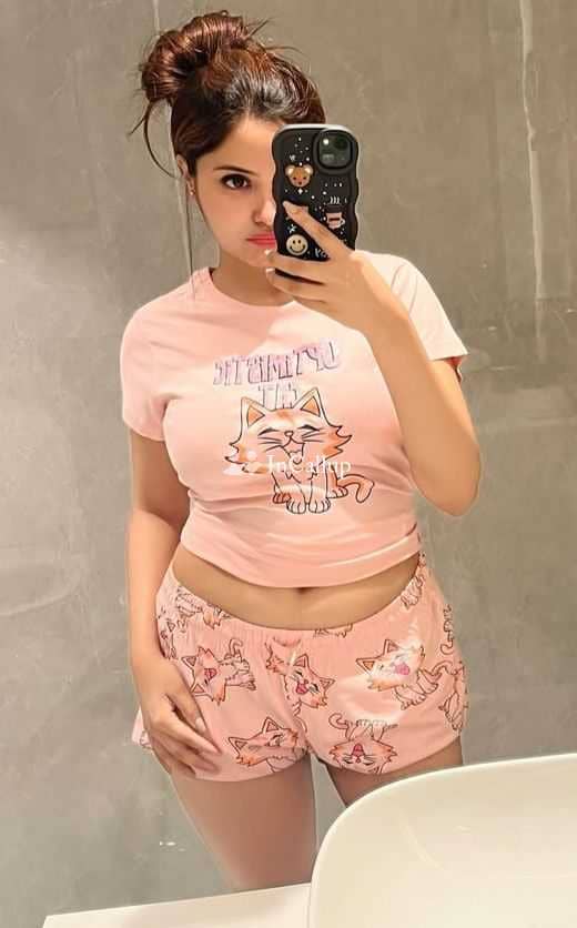 appointment in surat available for hotel visits charming black eyes and black hair known for being desirable - Call Girls in Surat