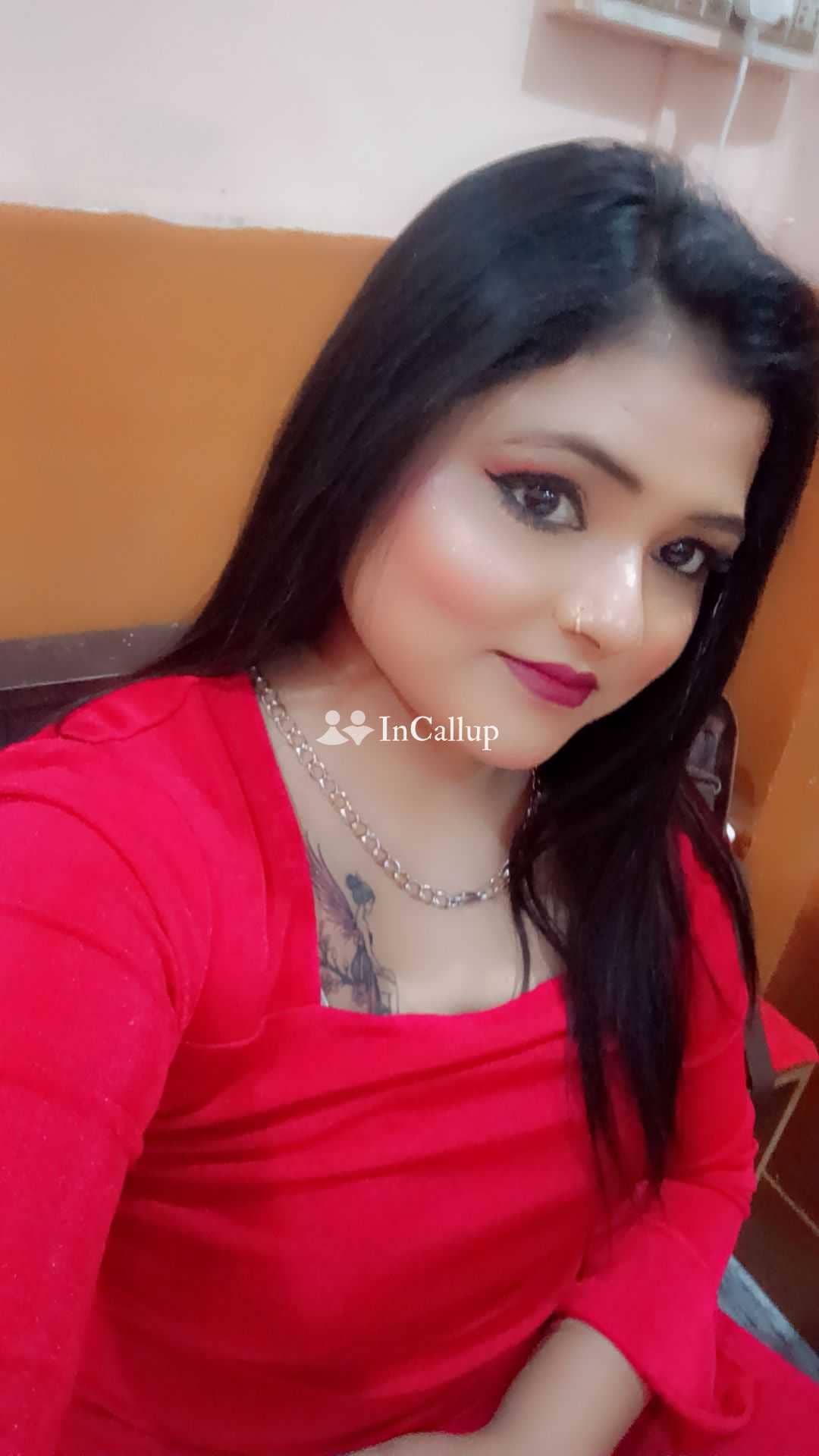 currently in surat pretty blonde hair and black eyes glamorous rani rathore twenty two years old call girls - Call Girls in Surat