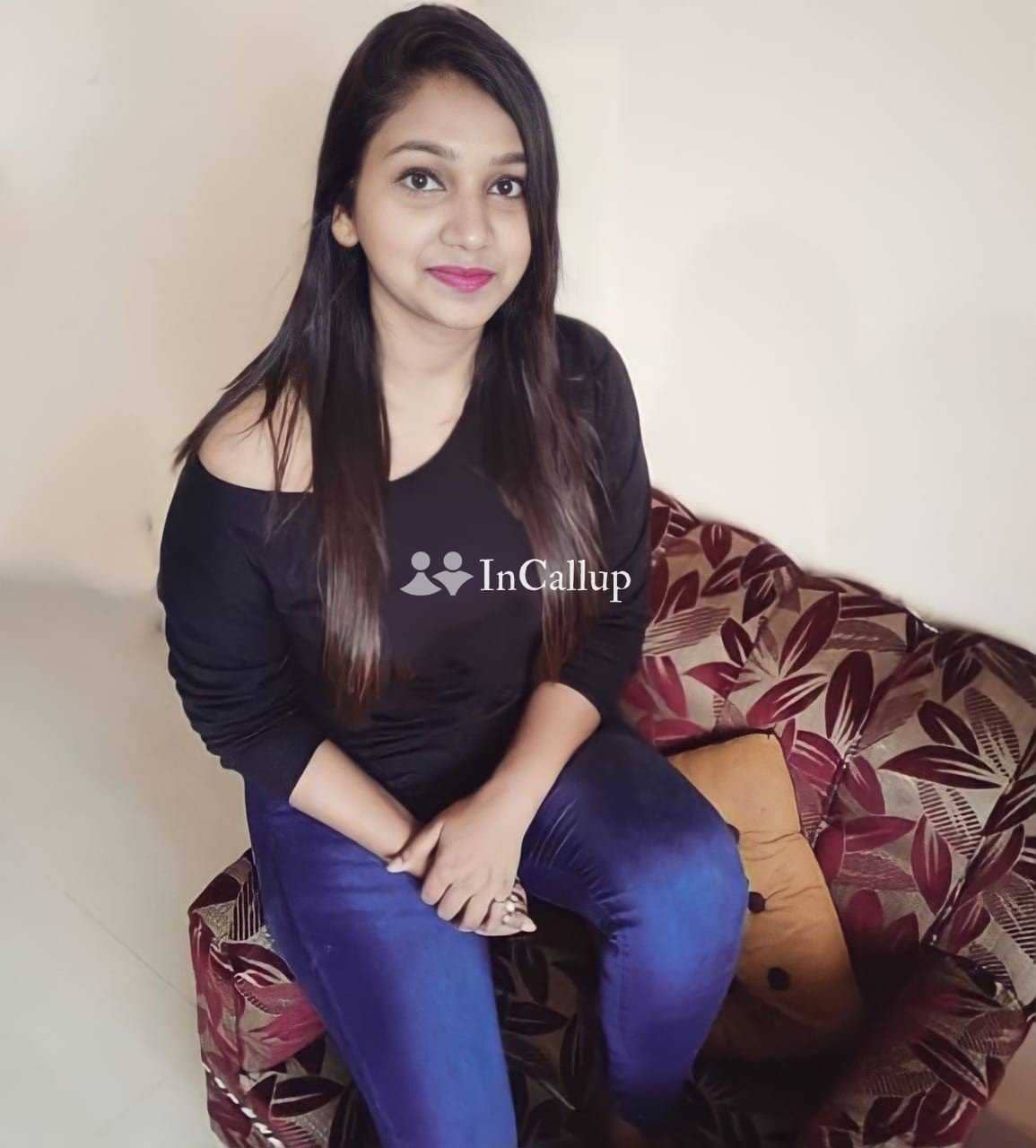Surat ki priya and Priyanka the world best madam available in the service this hotel available enjoy - Call Girls in Surat