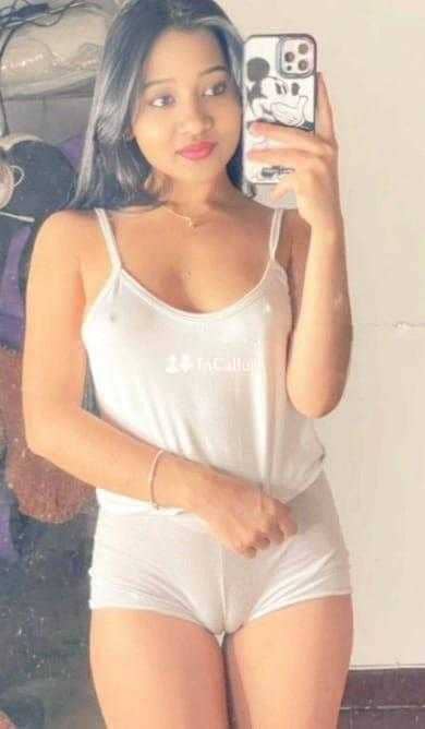 dreamy black eyes and brown hair seductive available for party companion available now trusted reliable service - Call Girls in Surendranagar