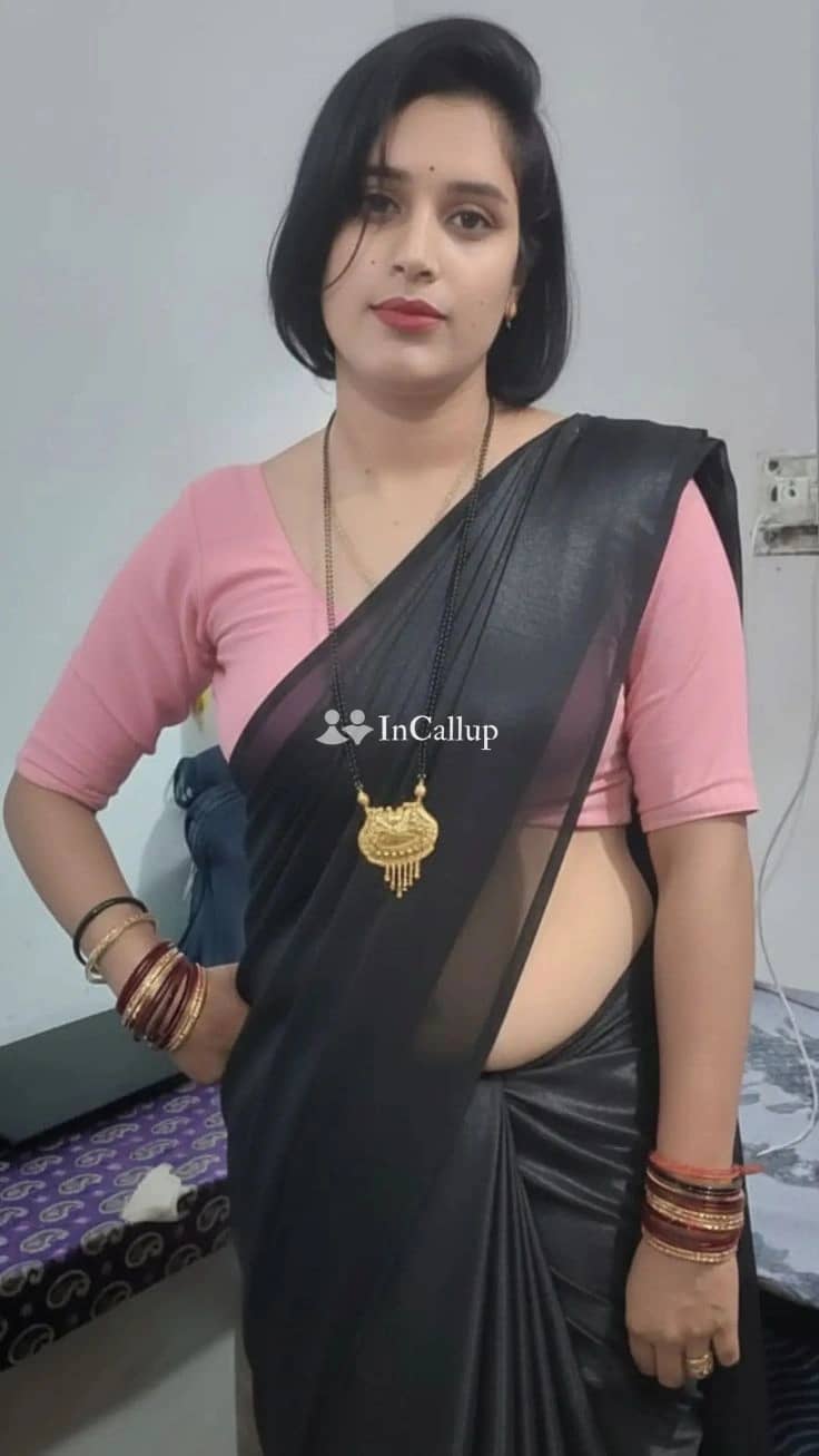 voluptuous with black hair and black eyes classy low price call girl twenty two year old call girls woman - Call Girls in Suri