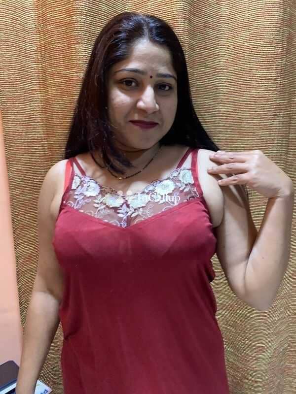 dreamy auburn eyes and green hair known for being wild ready in uluberia available for day and night service - Call Girls in Uluberia