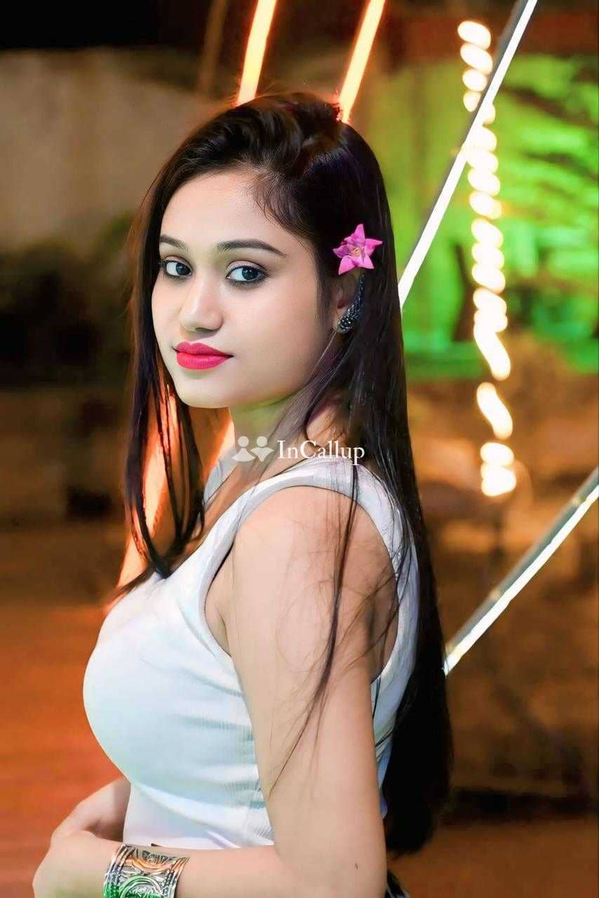 known for being energetic youthful blonde hair and black eyes hot companion in uluberia - Call Girls in Uluberia