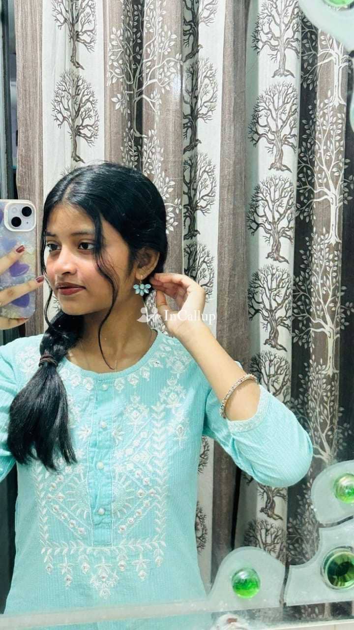 sparkling colored eyes and brown hair available for casual fun girlfriend uttar dinajpur escort service - Call Girls in Uttar Dinajpur