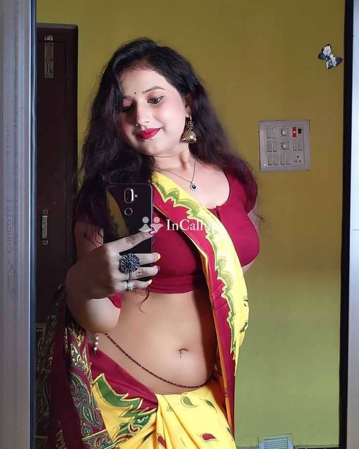 available for short notice available seductive charming escort in vapi dreamy brunette eyes and brown hair - Call Girls in Vapi