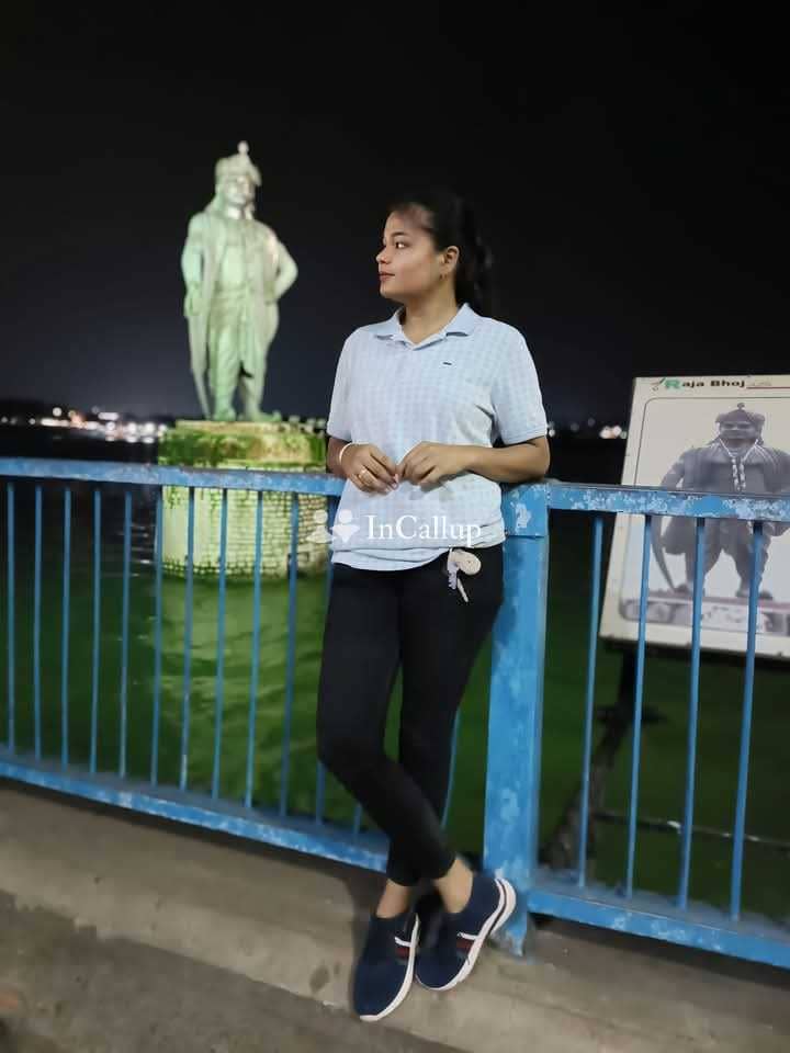 Vip call 🤙 girl Reshma Kumari Surat - Call Girls in Vapi